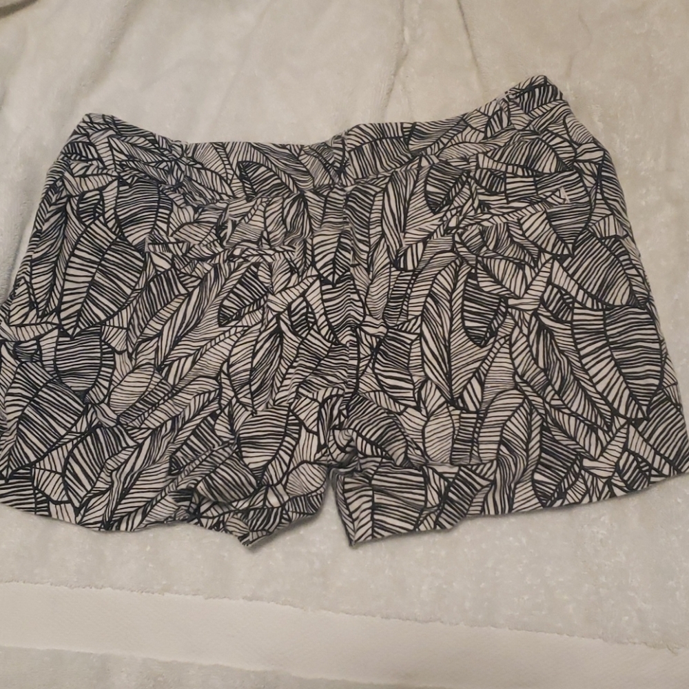 Linen Patterned Shorts - Picture 2 of 3